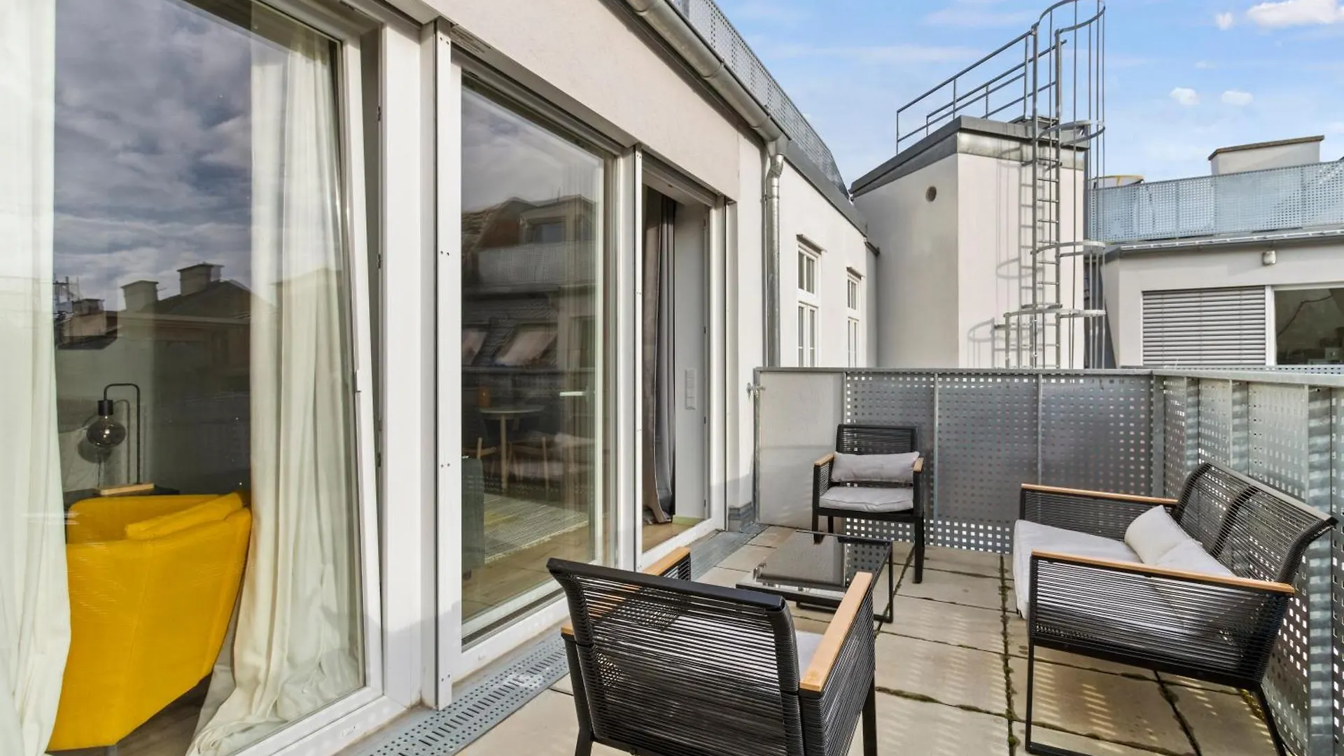 Terrace - 75 M² - Near Wiener Stadthalle Apartment Vienna