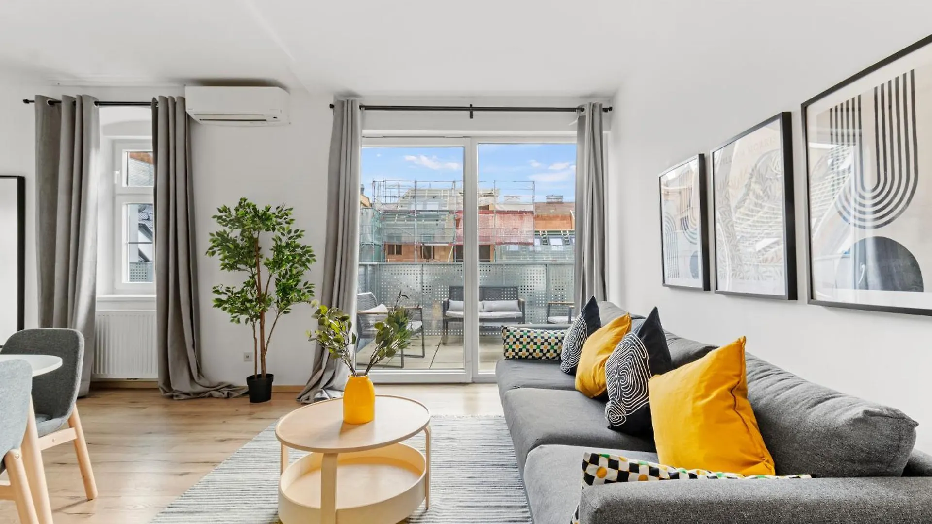 Terrace - 75 M² - Near Wiener Stadthalle 0*, Vienna Austria