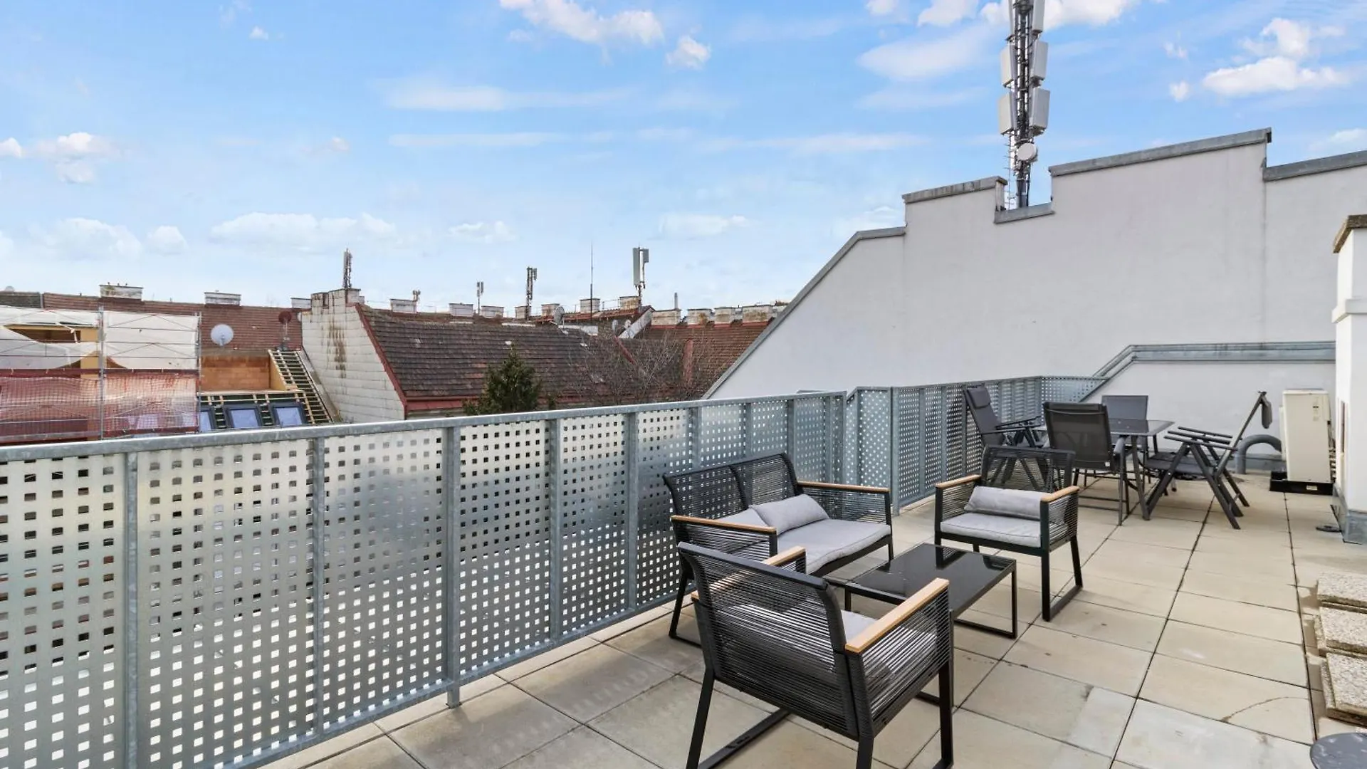 Terrace - 75 M² - Near Wiener Stadthalle Apartment